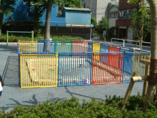 カラフルな遊戯広場