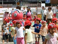 タコ滑り台とお別れ会(タコ神輿)
