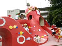 タコ滑り台とお別れ会(すべる子)