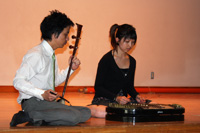 タイの伝統楽器「キム」と「ソードゥアン」の演奏実演