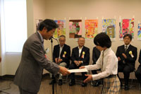 神戸まちづくり大井副理事長から優秀賞の授与