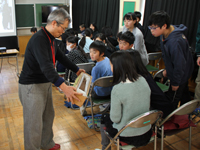 伊藤小学校　68年前の卒業生が6年生に戦争体験語る