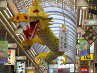 武蔵小山商店街パルムに飾られたオープン記念の龍