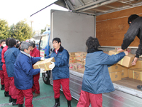 早川町へ水、カップラーメン等救援物資を搬送