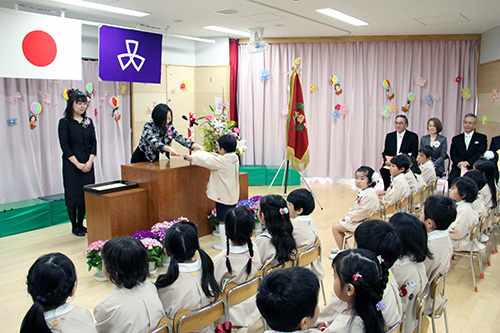 平塚幼稚園で修了証書授与式