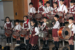 日本音楽学校幼稚園の鼓笛演奏の発表
