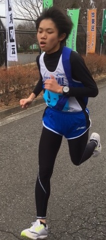 疾走するランナー