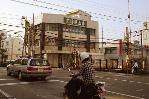 武蔵小山駅前の踏切(平成18年撮影)