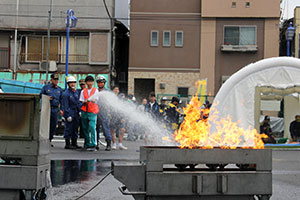 大崎高校の生徒もスタンドパイプで消火訓練