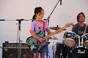 ゆたか児童センターの小学生ロックバンド「朱夢海音(しゅむかいおん)」