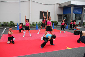 八潮児童センターの「ダンスa」は品川音頭のリズムに合わせてダンス