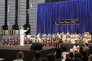 東京消防庁の音楽隊と鈴ケ森小学校鼓笛クラブとのコラボ