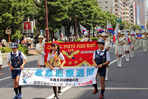 東京消防庁と大井消防少年団によるパレード