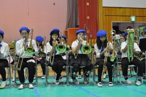 三木小学校金管バンドによる演奏
