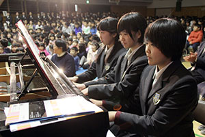 日本音楽高等学校のピアノ3連弾