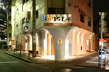 BM 151A店の店先