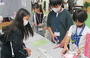 区役所で住民登録写真
