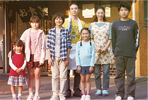 映画こどもしょくどう写真