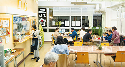 営業中の黒うさぎの様子写真