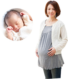 赤ちゃんと妊婦さんの写真