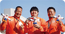 ハンマー投げ選手3名の写真