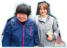 利用者さんに付き添うはぎわらさん写真