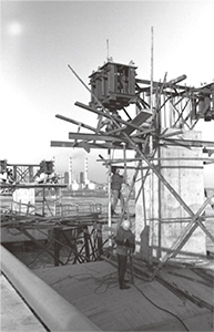 工事中の首都高速1号 昭和38年写真