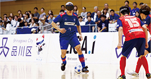 ブラインドサッカー試合中の写真