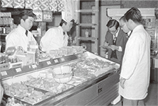 品川保健所職員による食品検査 昭和51年写真
