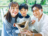 コンポストを利用するご家族写真