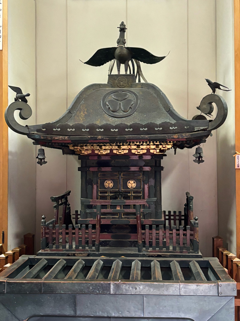 Web_工芸品3_品川神社　神興.jpg
