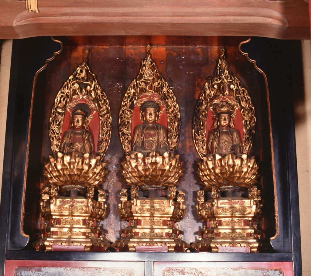 Web_彫刻8_大龍寺_木造釈迦如来及両脇侍像.jpg