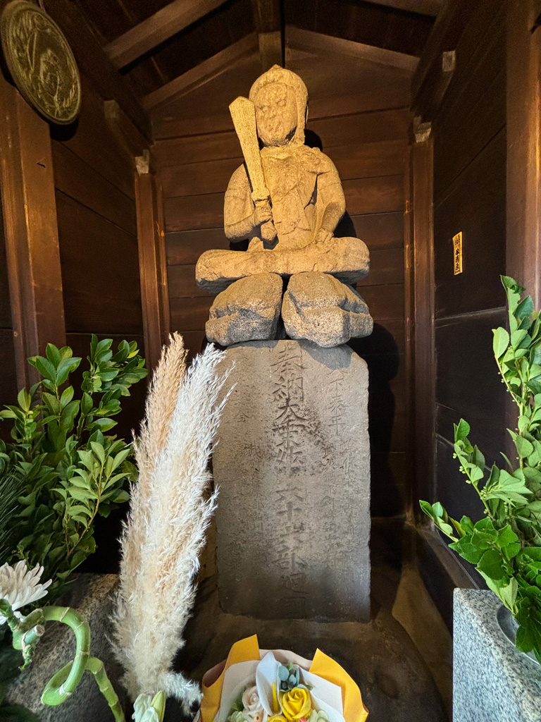 Web_有形民俗24_大原不動堂內石造供養塔群4.jpg