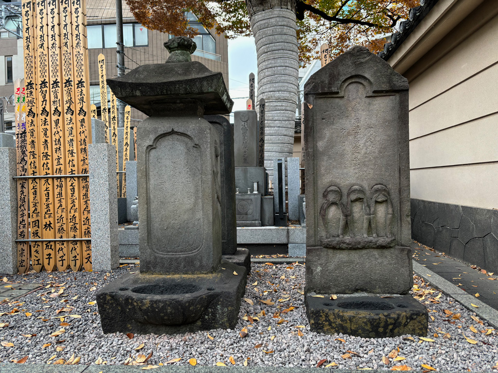 Web_有形民俗7_宝塔寺石造庚申供養塔.jpg