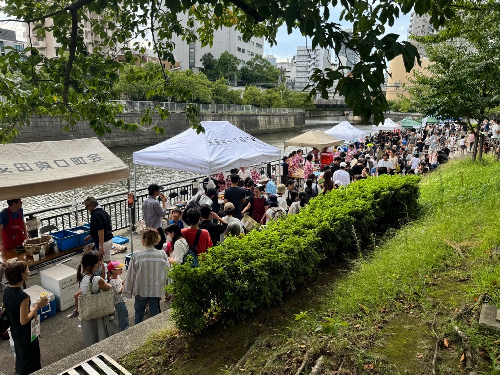 模擬店の行列の様子