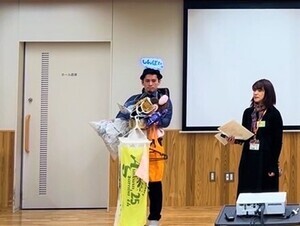 写真:寸劇の様子 責任がたくさんのヤングケアラー