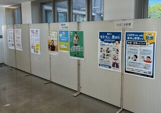 写真：禁煙デー啓発パネル　片面2
