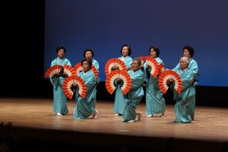 写真：芸能大会　優雅な舞踊
