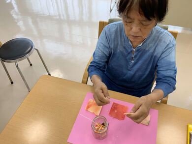 写真：オレンジキャンドル作成の様子4
