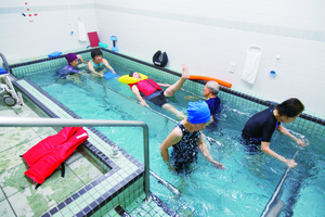 写真:水中トレーニングの様子