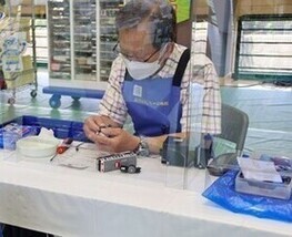 写真:修理の様子1