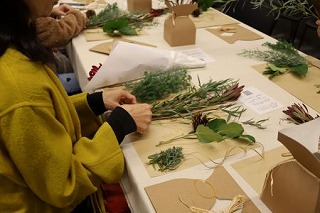 写真:エシカル消費イベント2025 スワッグ作り