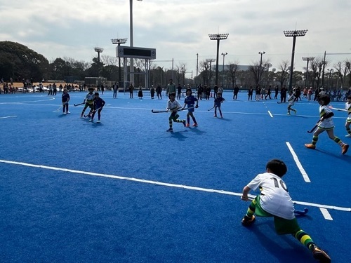 写真：U-10ホッケー品川カップ大会の様子