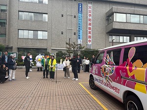 写真:キャラバンカー来庁3