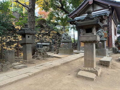 写真：品川神社石造燈籠