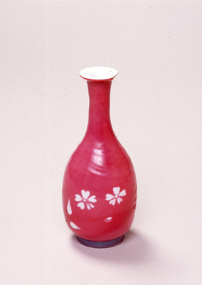 写真:金赤色被桜文ガラス花瓶