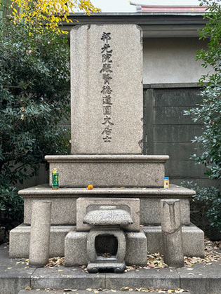 写真:板垣退助墓