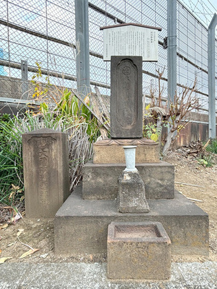 写真:渋川春海墓(追贈記念塔を含む)