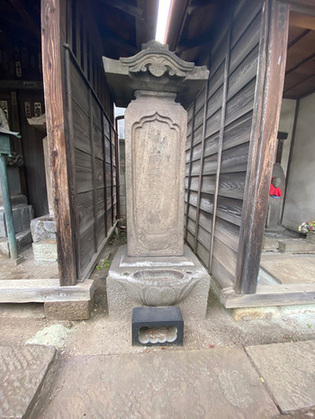 写真：来迎院石造念仏講供養塔2