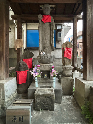 写真：旧中原街道供養塔群（一）